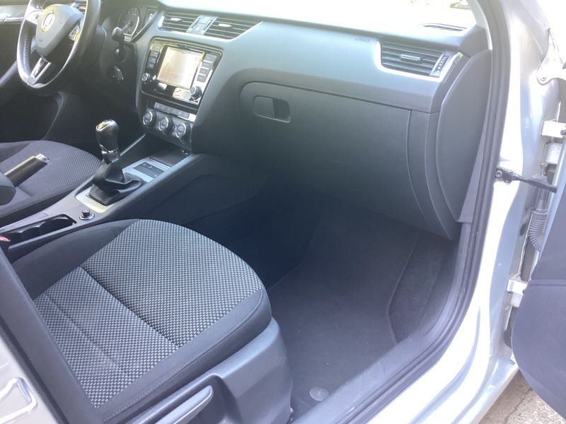 Skoda Octavia 2.0 TDI Ambition 2015 – снимка 30