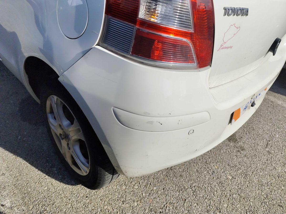 Toyota Yaris 2010 — photo 25