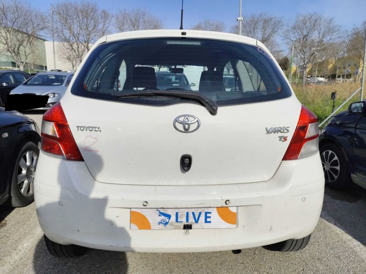 Toyota Yaris 2010 — photo 5