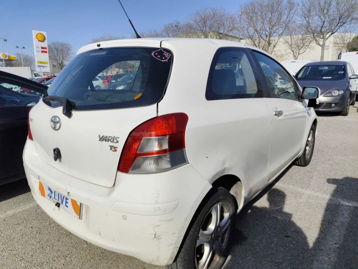 Toyota Yaris 2010 — photo 6