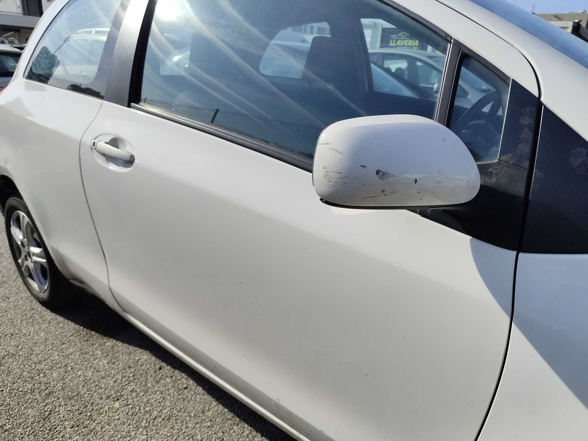 Toyota Yaris 2010 — photo 22