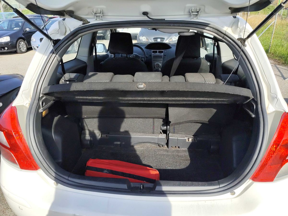 Toyota Yaris 2010 — photo 10