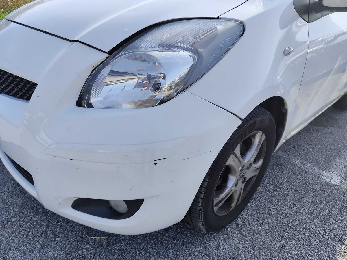 Toyota Yaris 2010 — photo 26