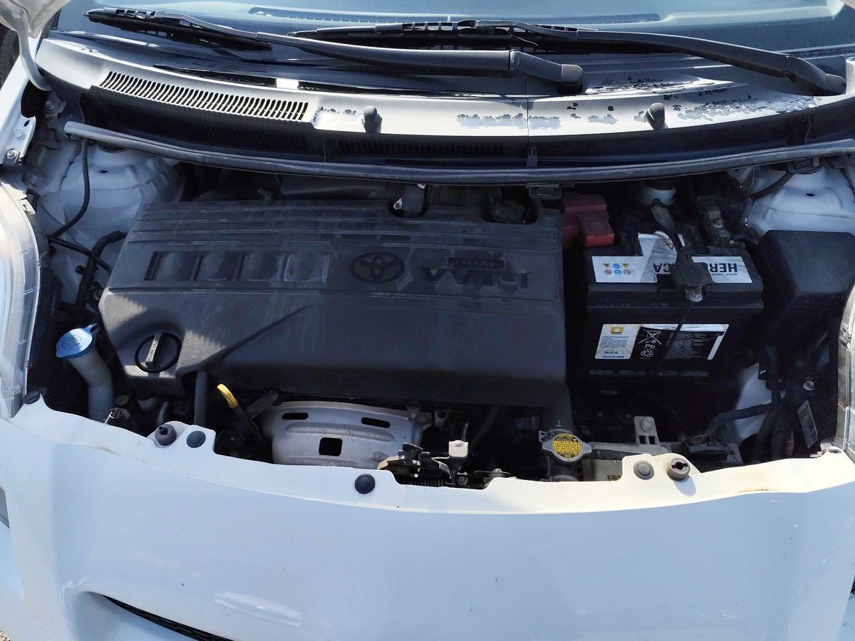 Toyota Yaris 2010 — photo 9