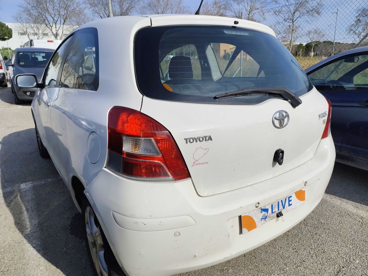 Toyota Yaris 2010 — photo 4