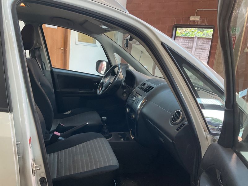 Fiat Sedici 2.0 JTDM Multijet Emotion 4x4 — zdjęcie 3