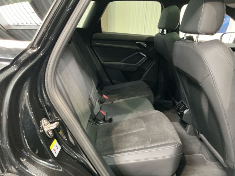 Audi Q3 35 TDI S line — zdjęcie 14