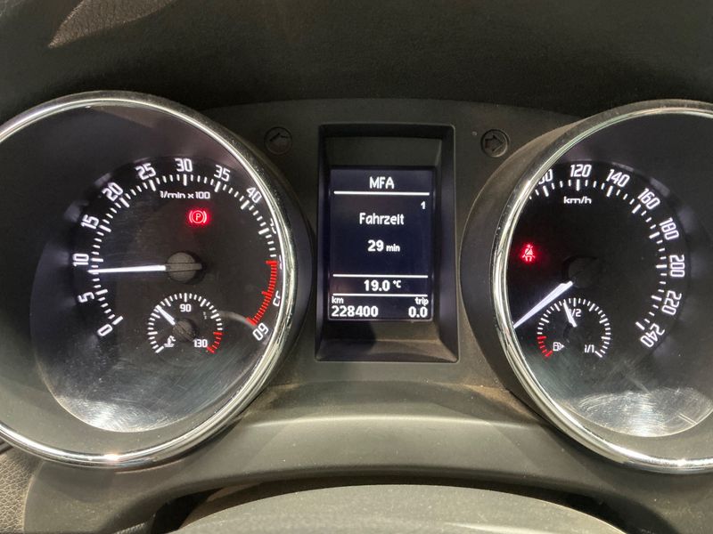 Skoda Yeti 2.0 TDI Adventure 4x4 — zdjęcie 13