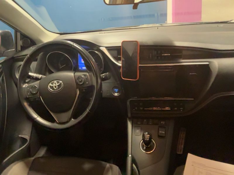 Toyota Auris Touring Sports 1.8 Hybrid Active — zdjęcie 12