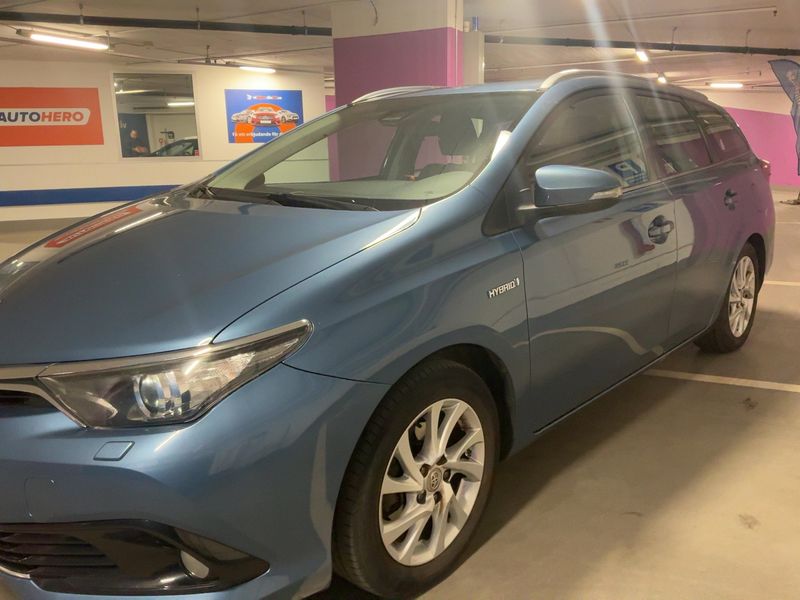 Toyota Auris Touring Sports 1.8 Hybrid Active — zdjęcie 2