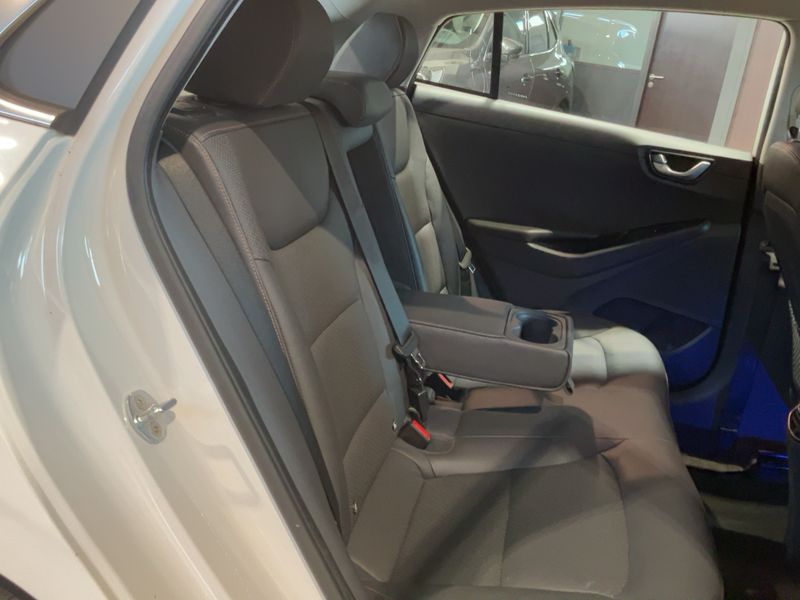 Hyundai IONIQ electric drive 88 kW Executive — zdjęcie 14