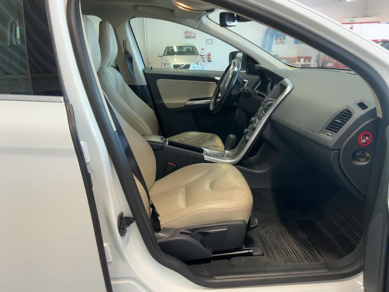 Volvo XC60 2.4 D5 Summum AWD 2012 – снимка 17