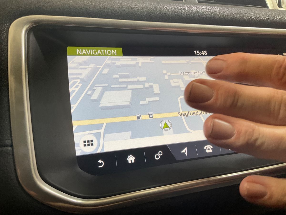 Land Rover 2018 — photo 23
