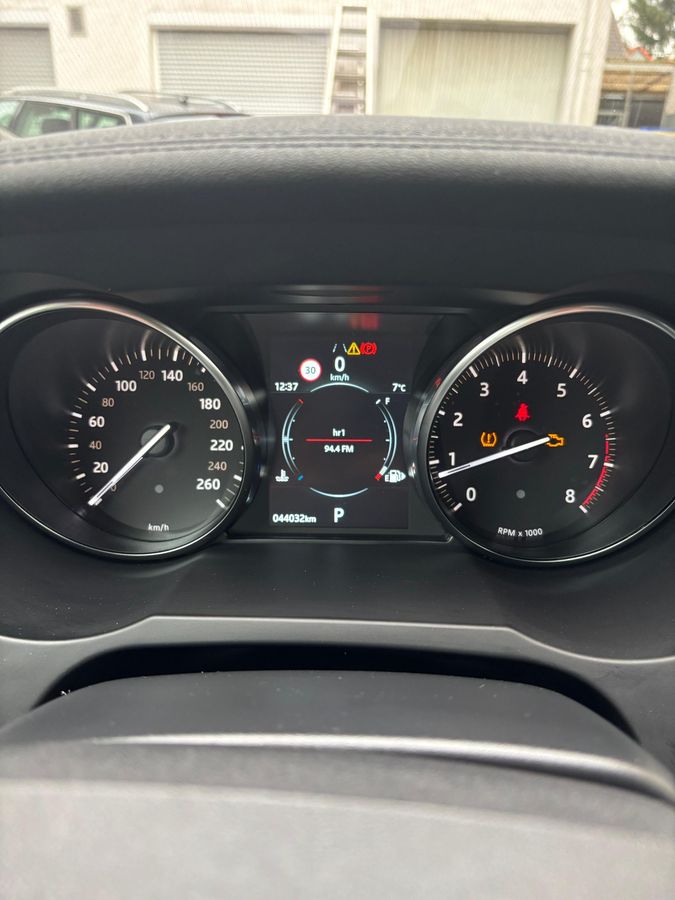 Land Rover 2018 — photo 42