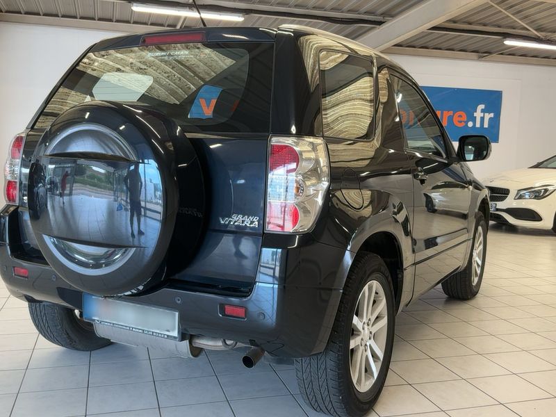 Suzuki Grand Vitara 1.9 DDiS Série Spéciale 3 portes — zdjęcie 6