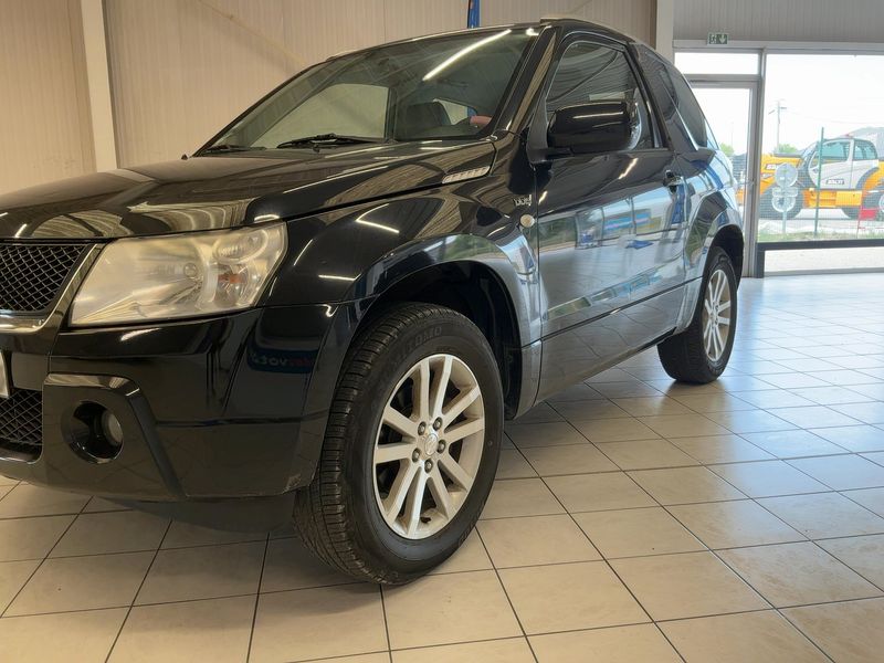 Suzuki Grand Vitara 1.9 DDiS Série Spéciale 3 portes — zdjęcie 2