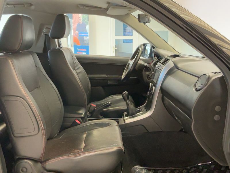 Suzuki Grand Vitara 1.9 DDiS Série Spéciale 3 portes — zdjęcie 11