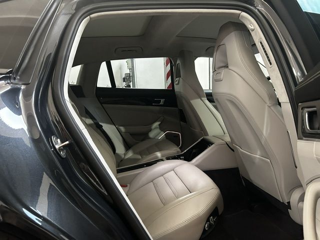 Porsche Panamera Sport Turismo Turbo — zdjęcie 13