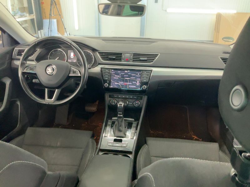 Skoda Superb 2.0 TDI Ambition — zdjęcie 12
