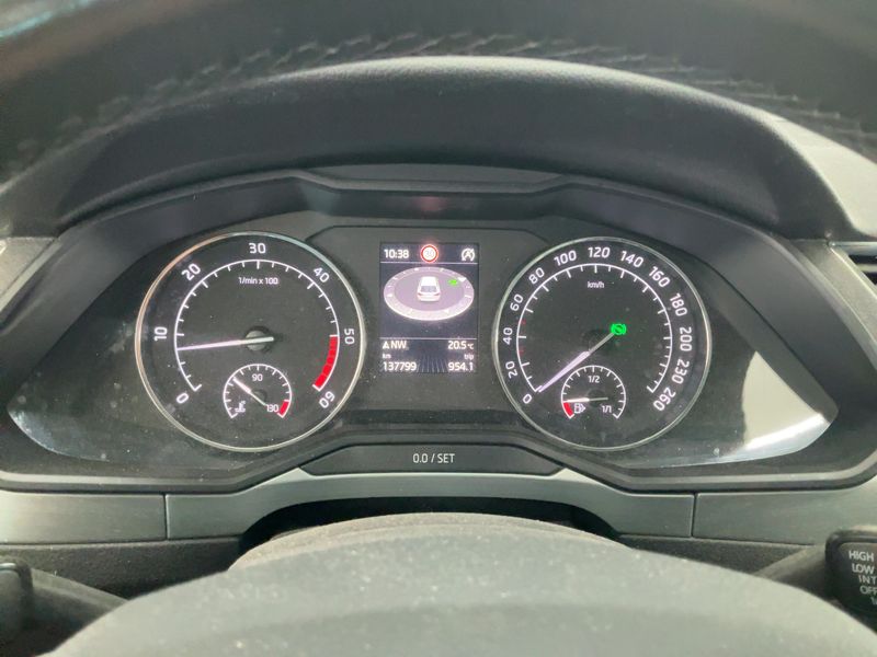 Skoda Superb 2.0 TDI Ambition — zdjęcie 13