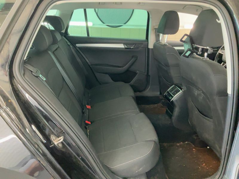 Skoda Superb 2.0 TDI Ambition — zdjęcie 14