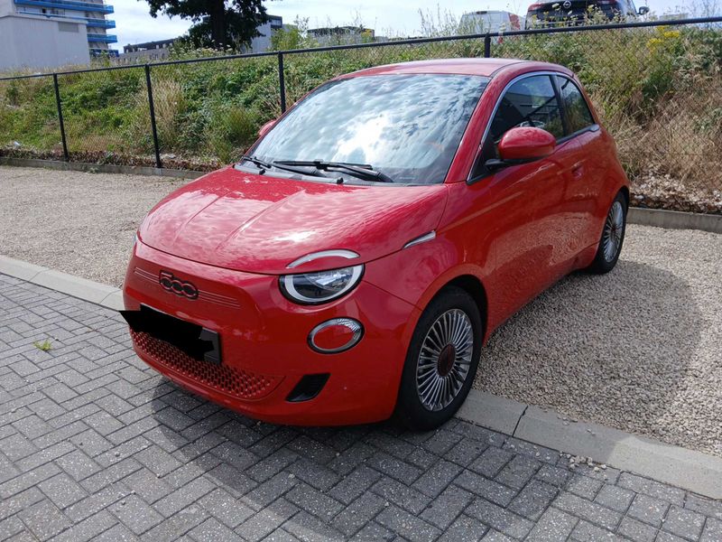 Fiat 500e electric drive 70 kW Red