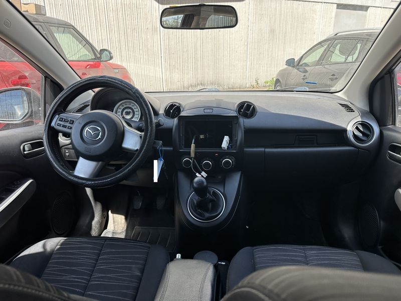 Mazda 2 1.3 Independence — zdjęcie 10