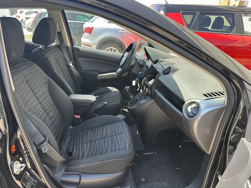 Mazda 2 1.3 Independence — zdjęcie 9