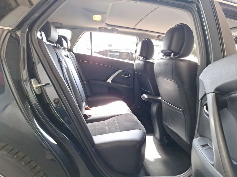 Toyota Avensis 2.0 D-4D Active — zdjęcie 14