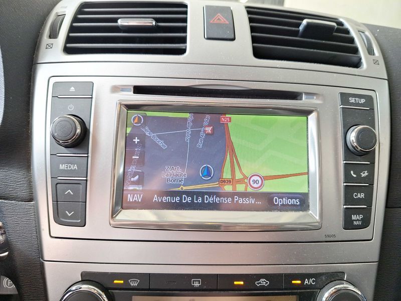 Toyota Avensis 2.0 D-4D Active — zdjęcie 13