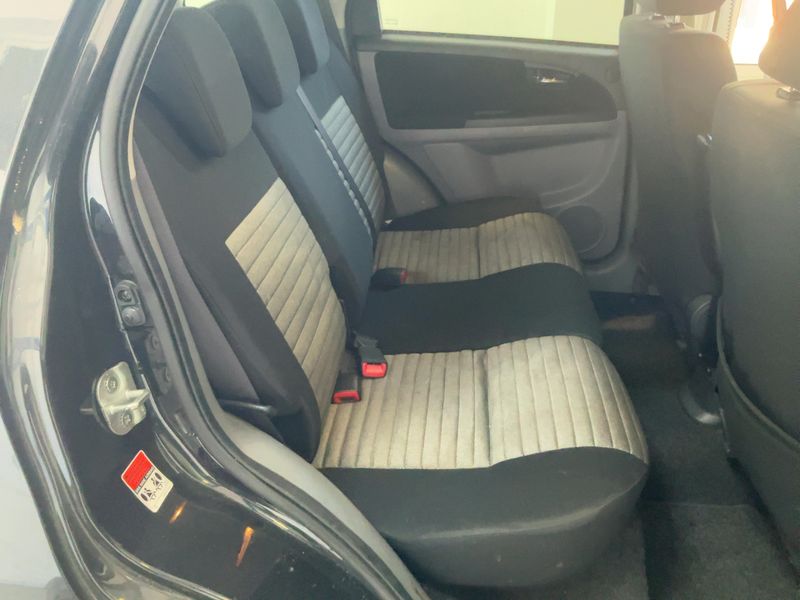 Suzuki SX4 1.6 Comfort — zdjęcie 14