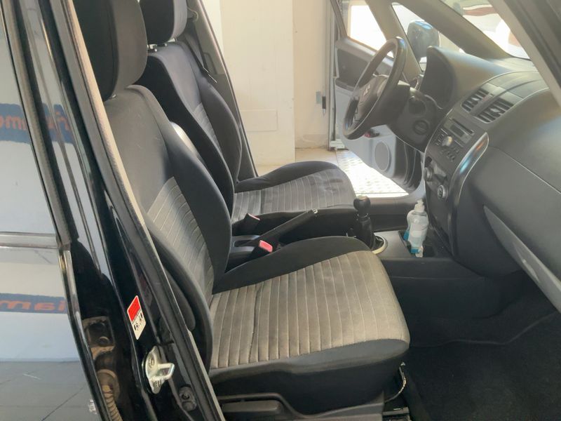 Suzuki SX4 1.6 Comfort — zdjęcie 11