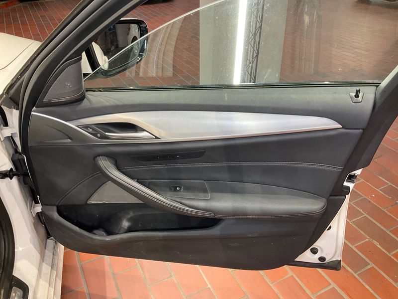 BMW 5er 545e xDrive M Sport 2021 – снимка 33