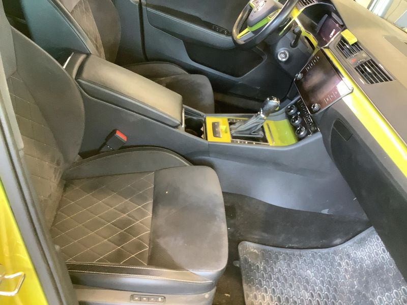 Skoda Superb 2.0 TDI SportLine — zdjęcie 11