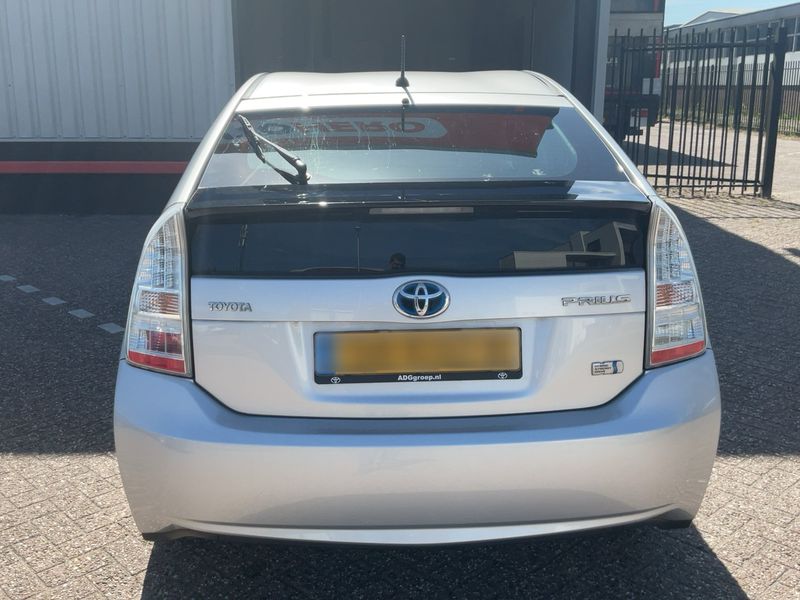 Toyota Prius 1.8 — zdjęcie 5