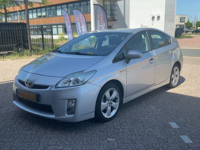Toyota Prius 1.8 — zdjęcie 2