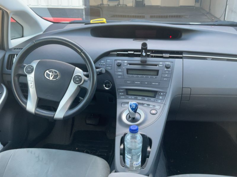 Toyota Prius 1.8 — zdjęcie 12