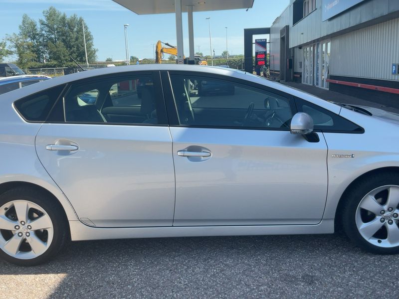 Toyota Prius 1.8 — zdjęcie 7