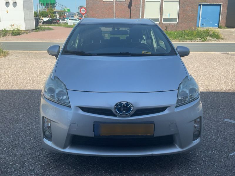 Toyota Prius 1.8 — zdjęcie 9