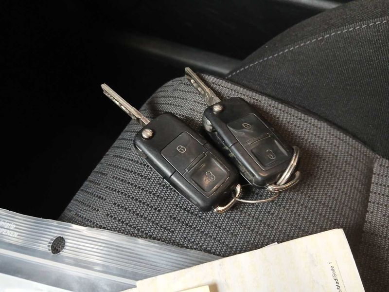 Volkswagen Golf IV 1.4 Pacific — zdjęcie 15