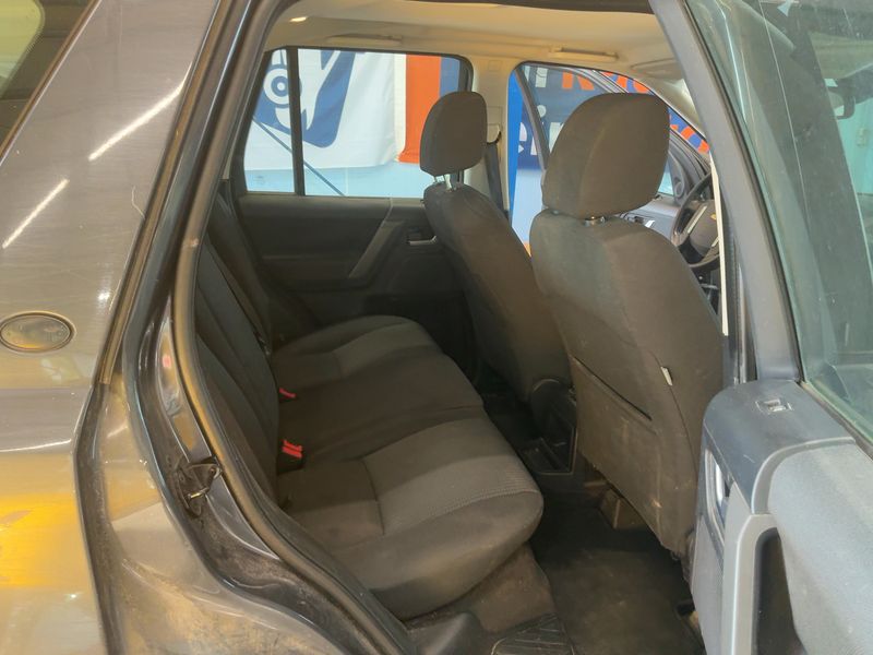 Land Rover Freelander 2.2 Td4 XE Limited Edition — zdjęcie 14