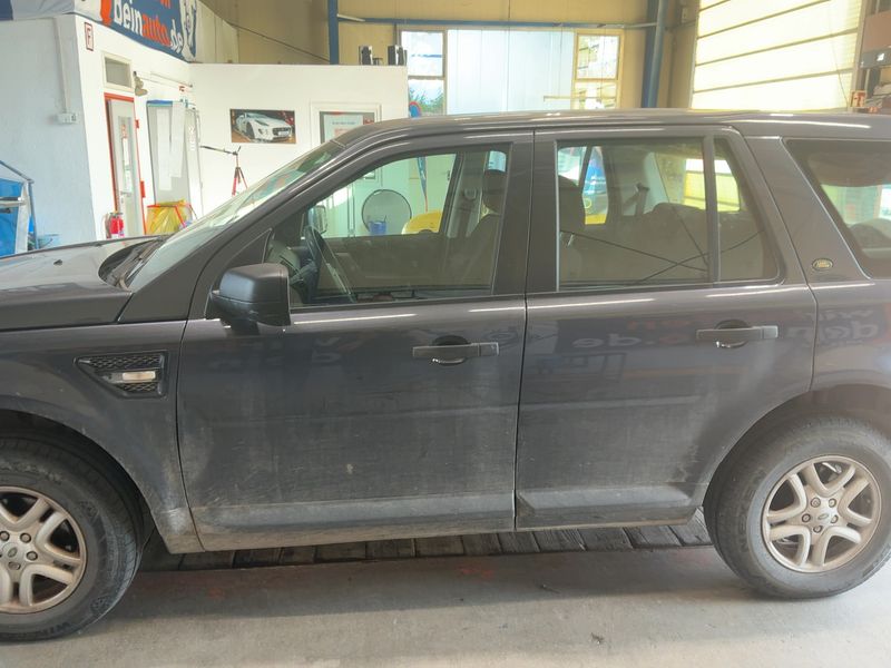 Land Rover Freelander 2.2 Td4 XE Limited Edition — zdjęcie 4