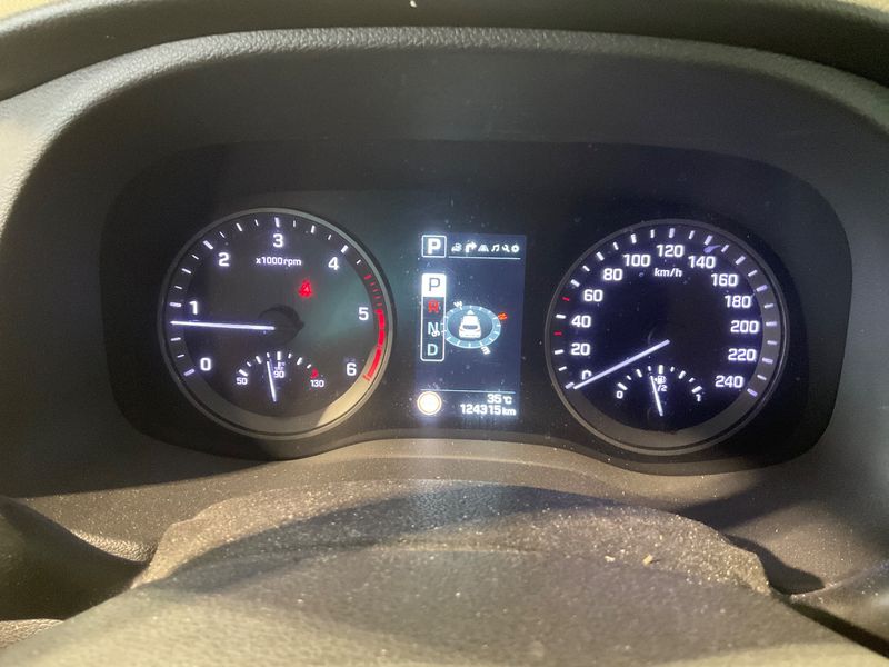 Hyundai Tucson 2.0 CRDi Xpossible 4WD — zdjęcie 13