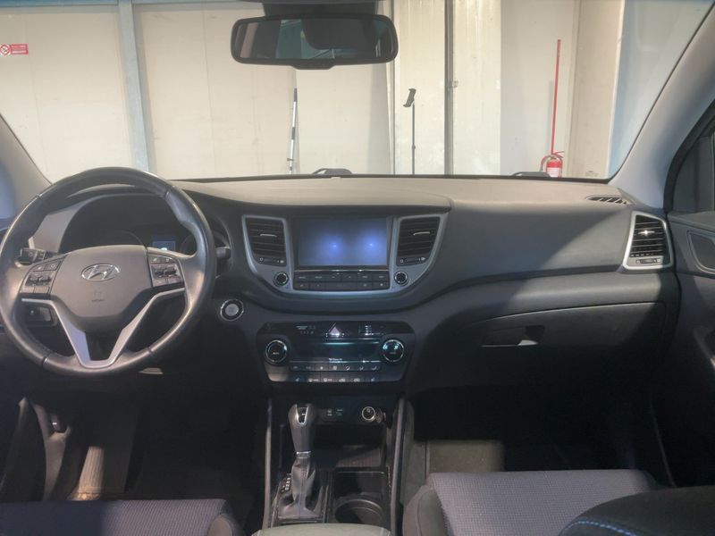 Hyundai Tucson 2.0 CRDi Xpossible 4WD — zdjęcie 12