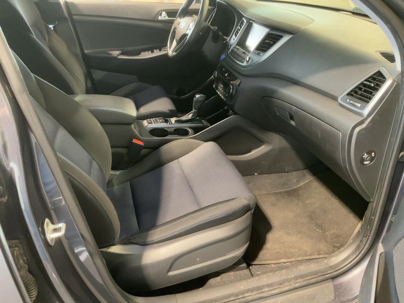 Hyundai Tucson 2.0 CRDi Xpossible 4WD — zdjęcie 11