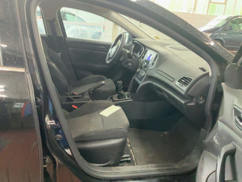 Renault Megane 1.3 TCe Life — zdjęcie 11