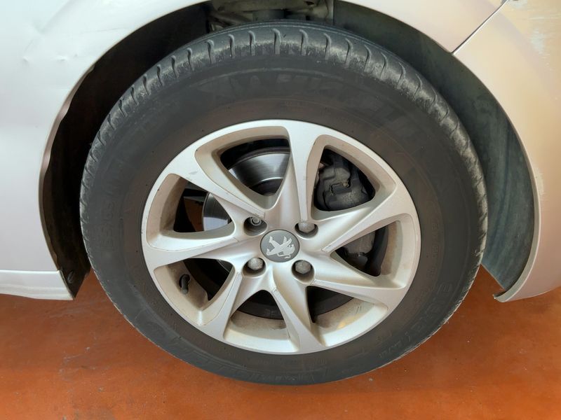 Peugeot 208 1.2 VTi Active 2014 – снимка 11