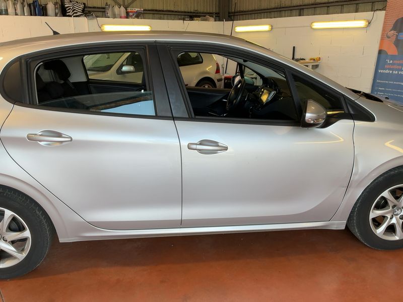 Peugeot 208 1.2 VTi Active — zdjęcie 7