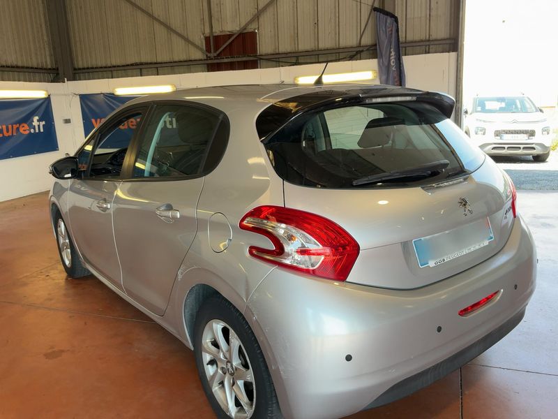 Peugeot 208 1.2 VTi Active — zdjęcie 3