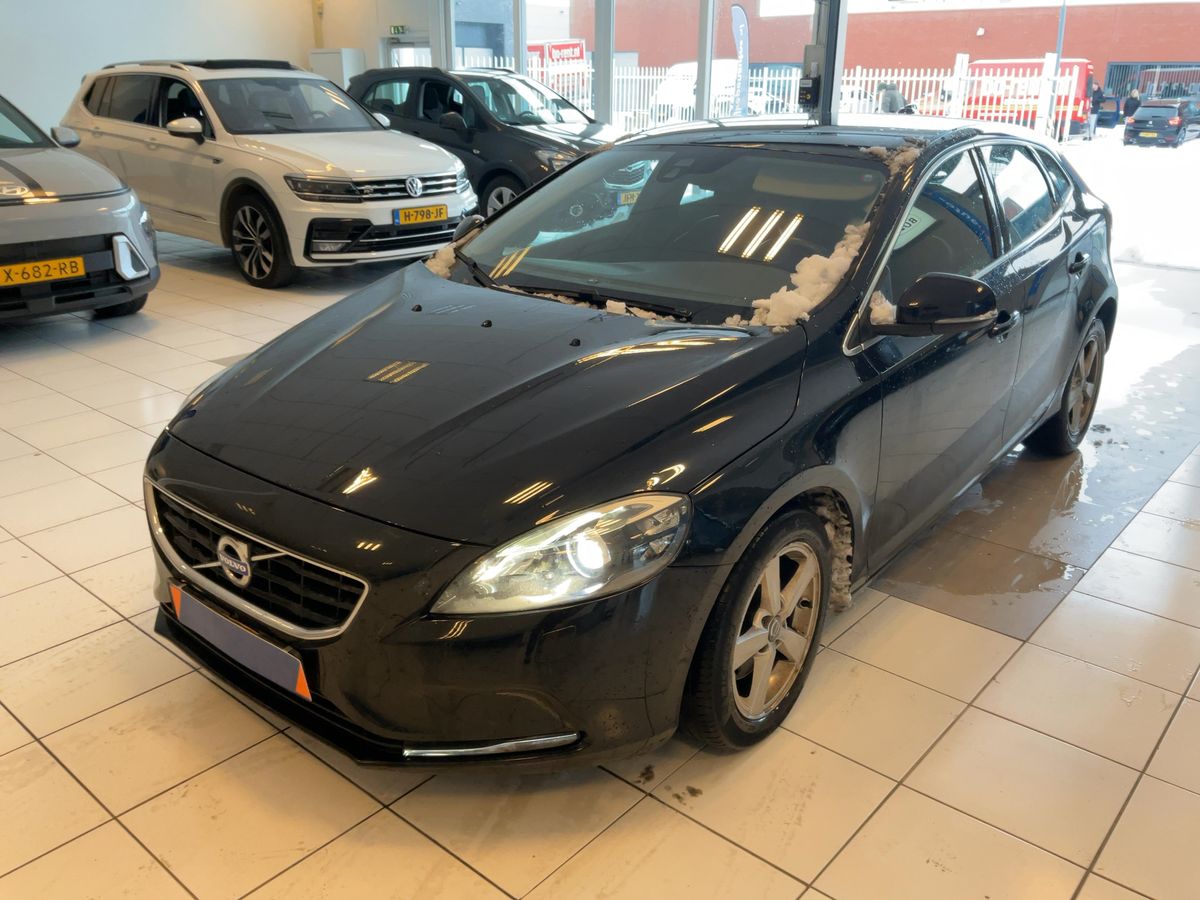 Volvo V40 2016 — photo 1